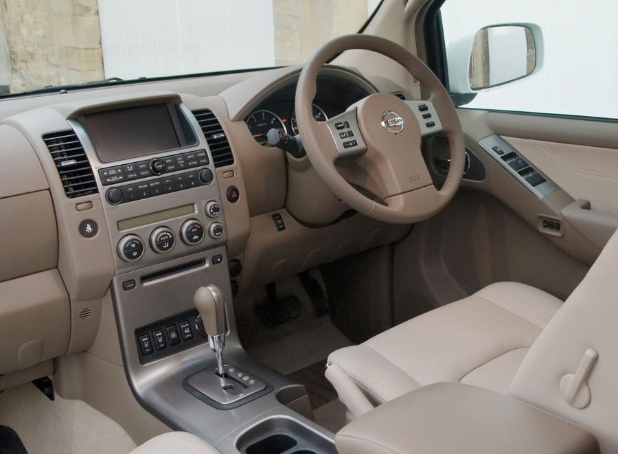  Nissan Pathfinder 2004 года  (UK) (фото 10 из 14)